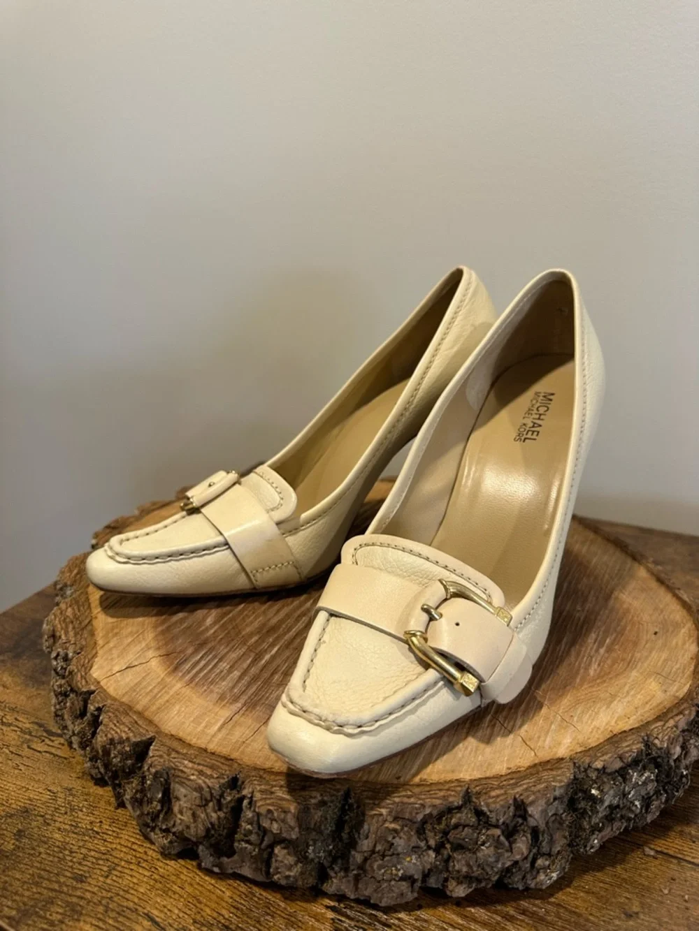 Michael Kors Cream Leather Buckle Pump - Picture 1 of 13